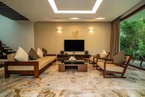 Estudio clásico, vista a la ciudad | Interior