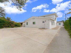 Exterior - Modern house 7 miles from Disneyland in Orange County-Santa Ana (Santa Ana)