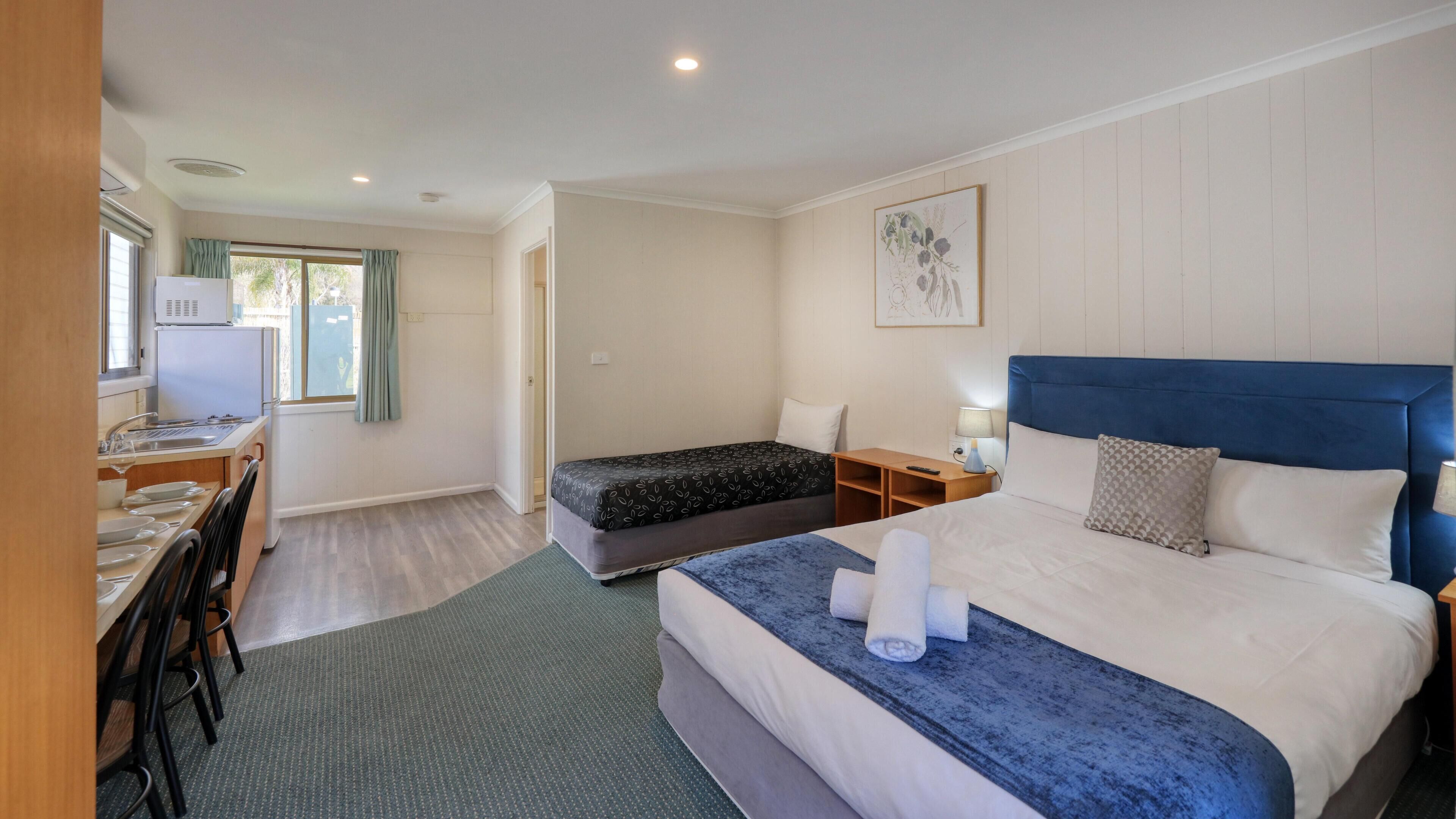 Studio Standard | Soundproofing, iron/ironing board, bed sheets