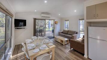 Family Cabin - Sleeps 5 | Living area