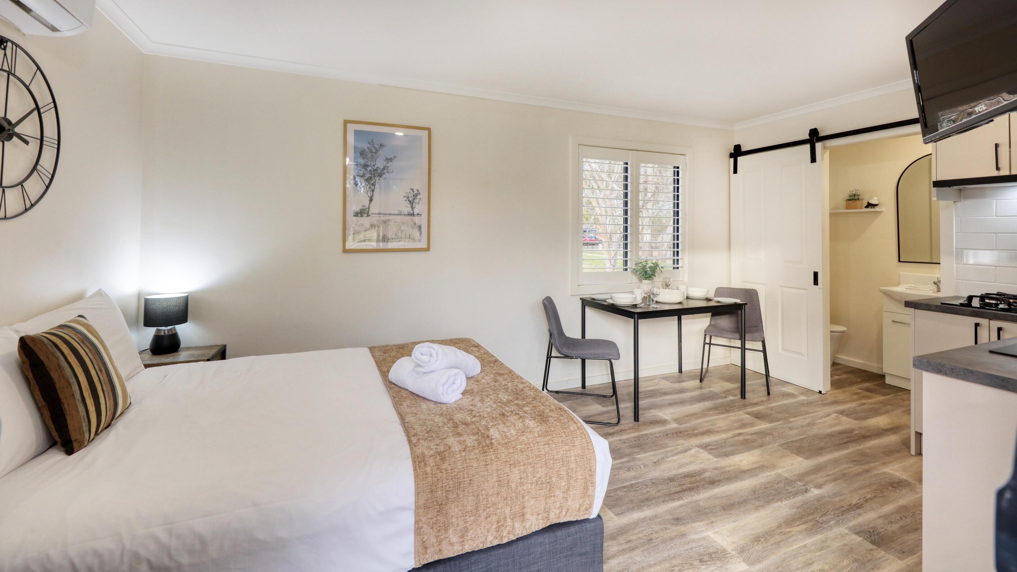Studio - Sleeps 2 | Soundproofing, iron/ironing board, bed sheets