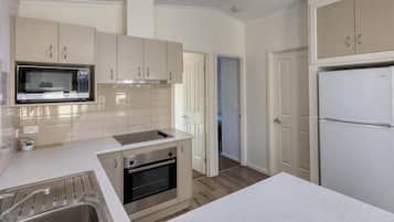 Kabin Superior, balkon, pemandangan sungai | Dapur pribadi