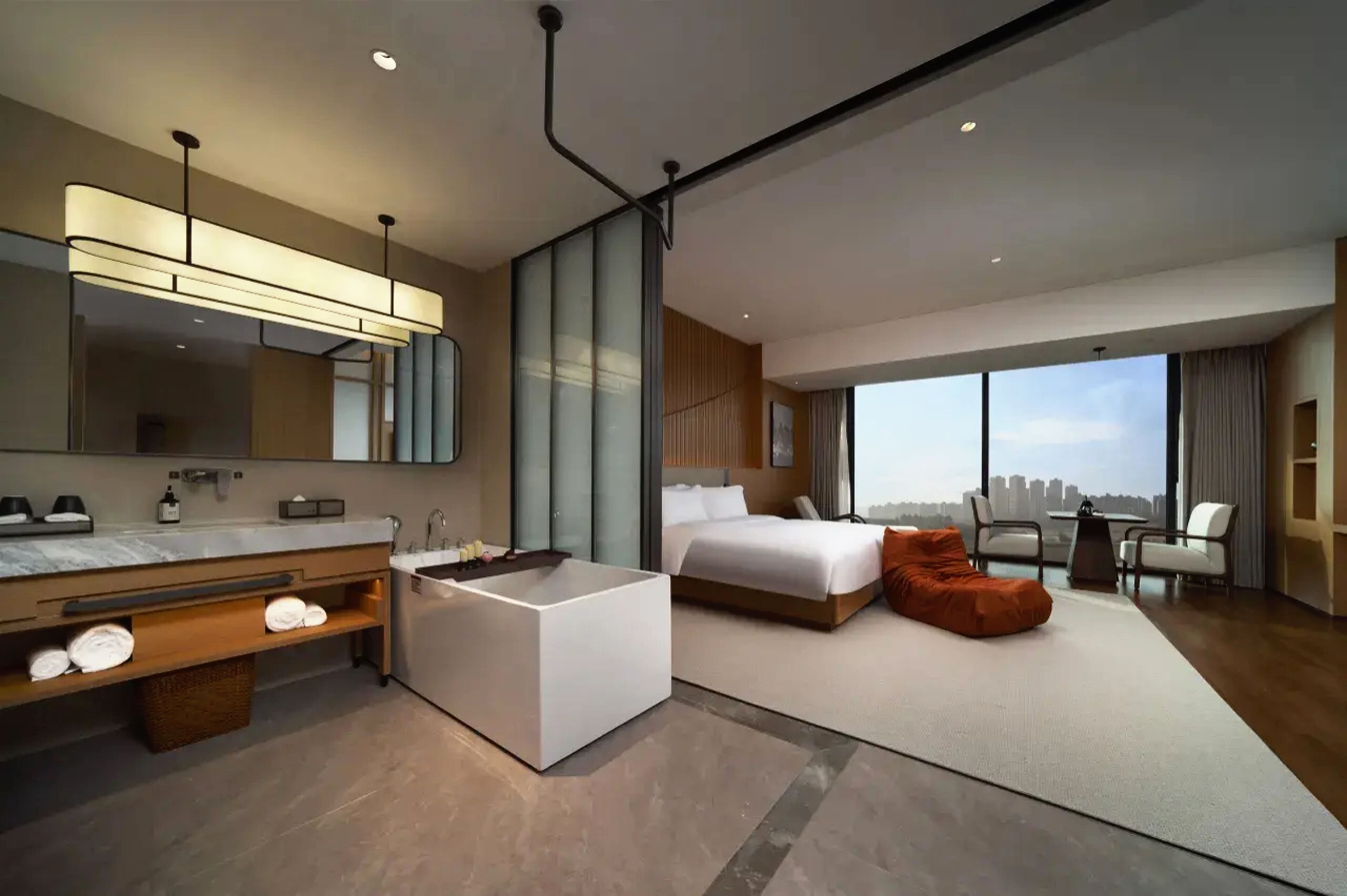 Kamar Panorama | Kamar mandi | Bathtub dan shower terpisah dan perlengkapan mandi gratis