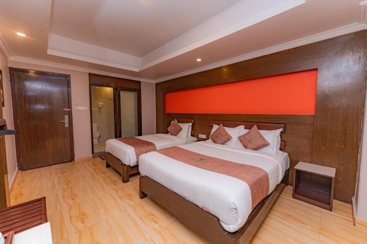 Suite, Balcony, Mountain View | Laptop workspace, soundproofing, iron/ironing board, WiFi (free)