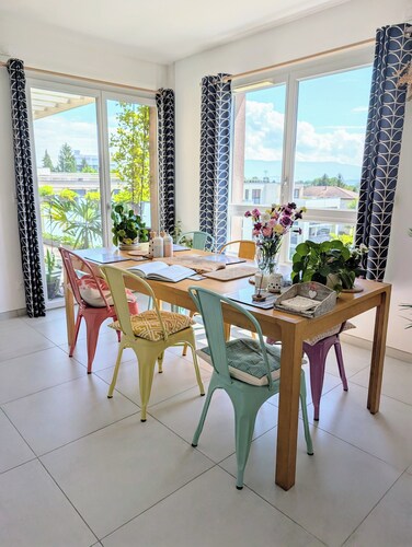 4 Bedroom Top-Floor Appartment with Mountain Views