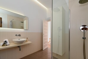 Shower, bidet, towels - Las Buganvillas - Javea, Costa Blanca (Javea)