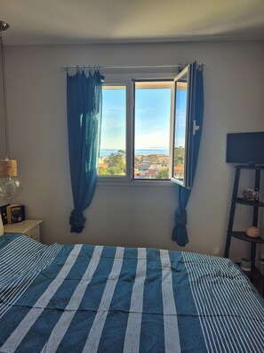 Room - Vrbo Property (L'Île-Rousse)