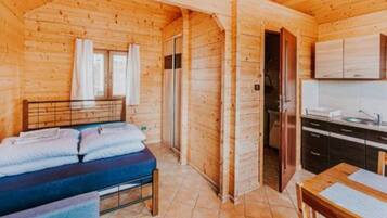 2 kamar tidur dan seprai linen