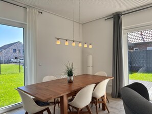 Departamento Confort, 3 habitaciones | Restaurantes