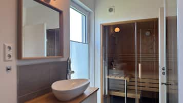 Comfort Apartment, 3 Bedrooms | Bathroom | Bathtub