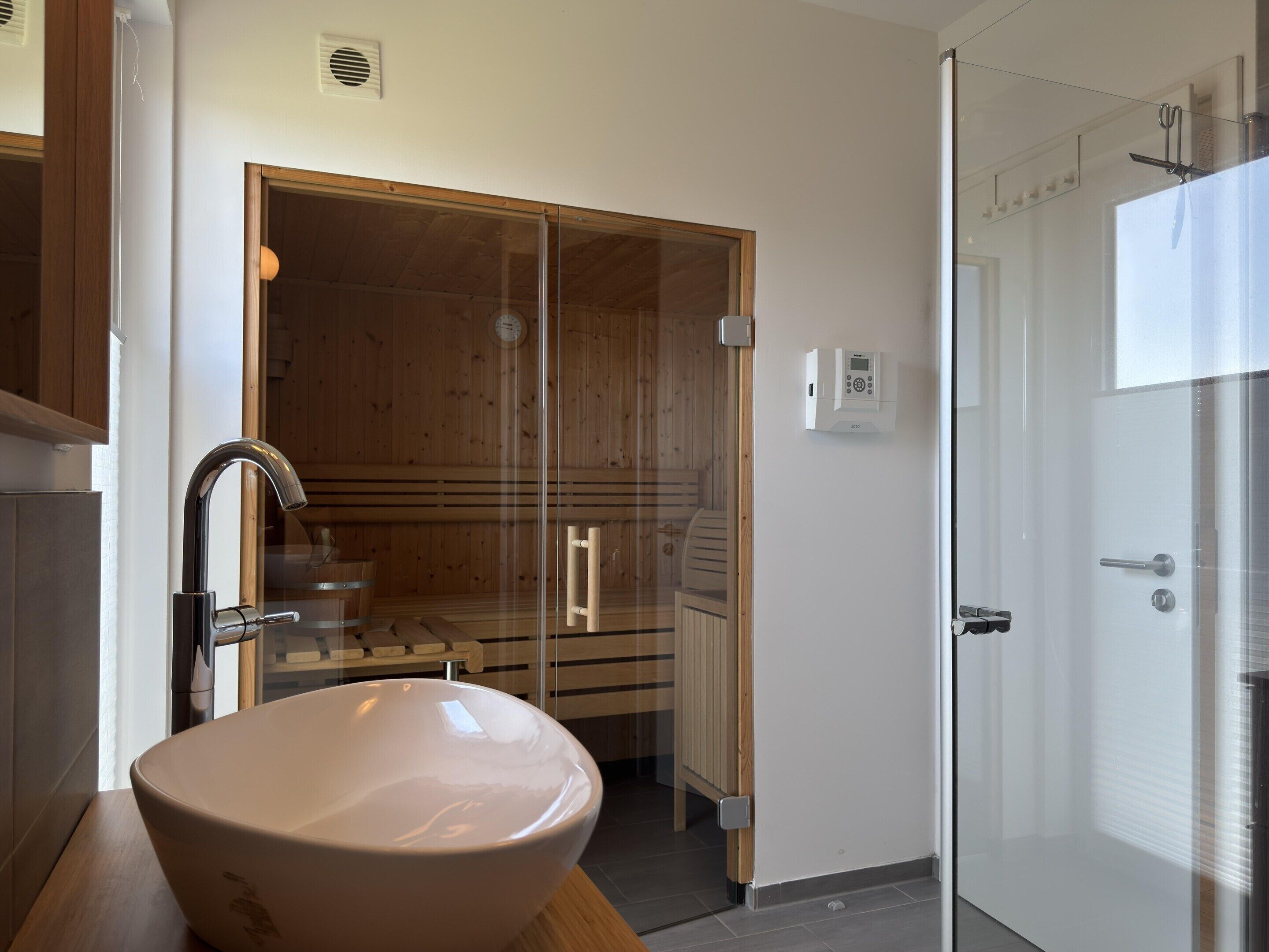 Comfort Apartment, 3 Bedrooms | Bathroom | Bathtub