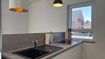 Coffee/tea maker, fridge, oven, dishwasher