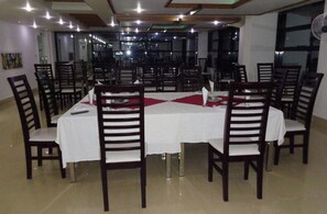 Dining - Hotel Crown  (Rajshahi)