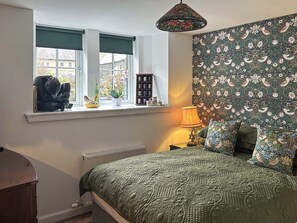 4 bedrooms, free WiFi - 4 bedroom accommodation in Peebles (Peebles)