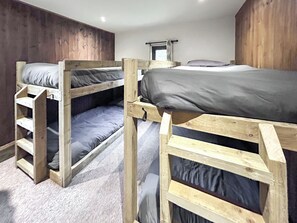 Room - Low Eglins - UKC9309 (How Stean Gorge)