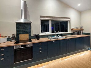 Dishwasher, high chair - Millers Hill - UKC9254 (Gatehouse of Fleet, near Kirkcudbright)
