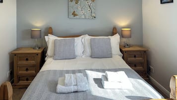 8 bedrooms, free WiFi, bed sheets