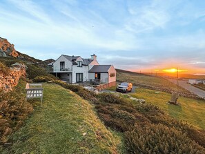 Exterior - 4 bedroom accommodation in Trearddur, near Holyhead (Trearddur, near Holyhead)