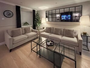 Living area - 2 bedroom accommodation in Newcastle Upon Tyne (Newcastle Upon Tyne)