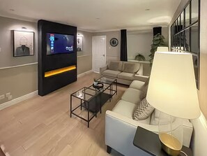 Living area - 2 bedroom accommodation in Newcastle Upon Tyne (Newcastle Upon Tyne)