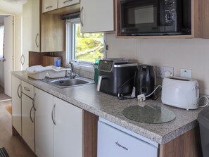 Private kitchen - 2 bedroom accommodation in Llanbedr, near Harlech (Llanbedr, near Harlech)