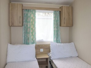 2 bedrooms, free WiFi - 2 bedroom accommodation in Llanbedr, near Harlech (Llanbedr, near Harlech)