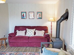 Fireplace - 4 bedroom accommodation in Holt (Holt)