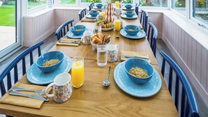 Dining - 4 bedroom accommodation in Holt (Holt)