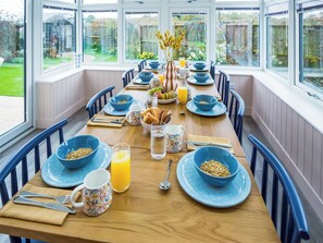 Dining - 4 bedroom accommodation in Holt (Holt)