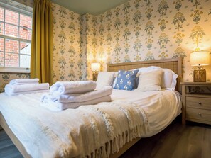 4 bedrooms, free WiFi - 4 bedroom accommodation in Holt (Holt)