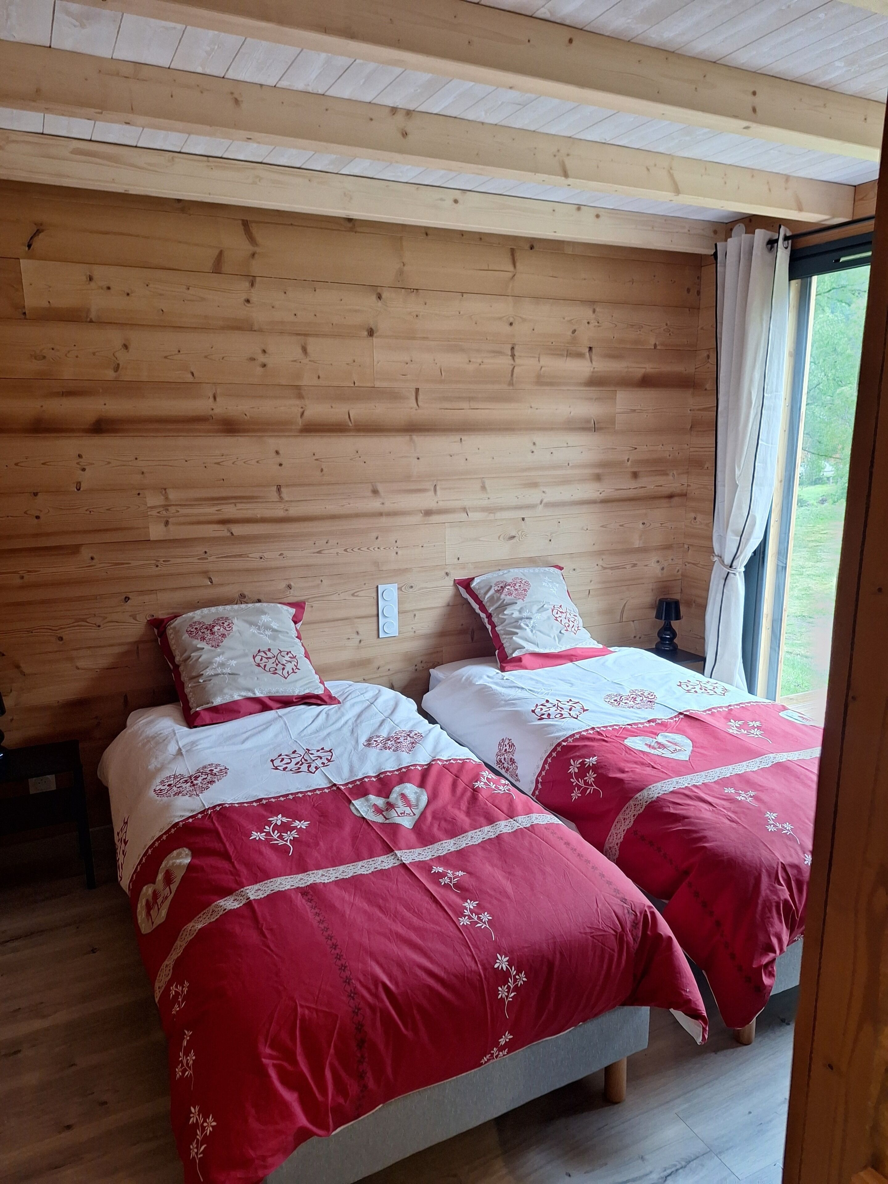 2 chambres, Wi-Fi gratuit, draps fournis