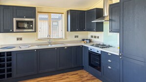 Private kitchen - 3 bedroom accommodation in Perranporth (Perranporth)