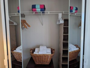 Interior - Beautiful boutique Beach Retreat-upscale and newly renovated sweet suite escape (Vancouver)