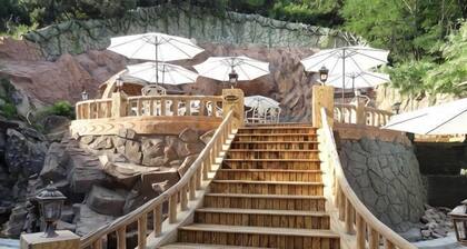 Longyuan Holiday Hot Spring Hotel