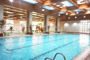 Innendørsbasseng