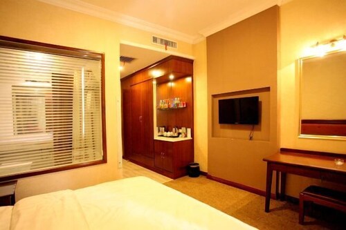 Longyuan Holiday Hot Spring Hotel