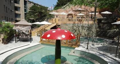 Longyuan Holiday Hot Spring Hotel