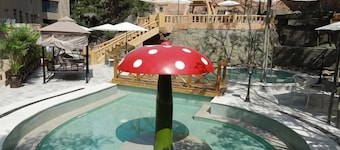 Longyuan Holiday Hot Spring Hotel
