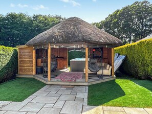 Terrace/patio - Little Picket - UK51243 (Ringwood)
