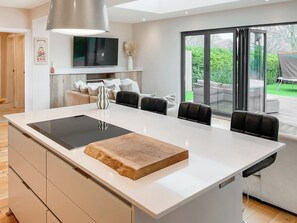 Interior - 4 bedroom accommodation in Ringwood (Ringwood)