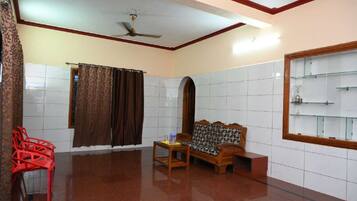 Apartment | Desk, laptop workspace, free WiFi