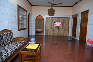 Desk, laptop workspace, free WiFi