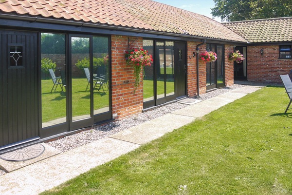 Exterior | Barn Owl Lodge 1 - Barn Owl Lodges, Corton