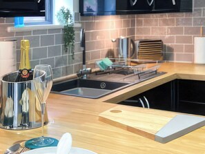Private kitchen - Barn Owl Lodge 5 - UK51446 (Corton)