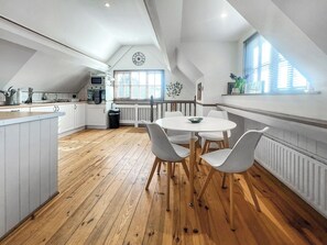 Dining - 2 bedroom accommodation in Godstone, Surrey (Godstone, Surrey)