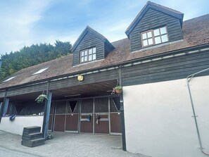 Exterior - 2 bedroom accommodation in Godstone, Surrey (Godstone, Surrey)