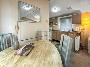 Dining - 2 bedroom accommodation in Forfar (Forfar)