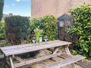 Outdoor dining - 1 bedroom accommodation in Kelbrook (Kelbrook)