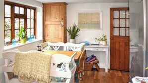 Dining - 2 bedroom accommodation in Seaton (Seaton)