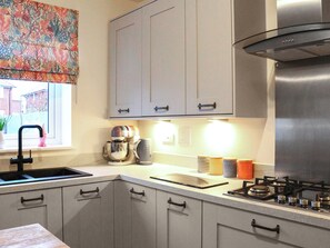 Dishwasher - 4 bedroom accommodation in Caldicot (Caldicot)